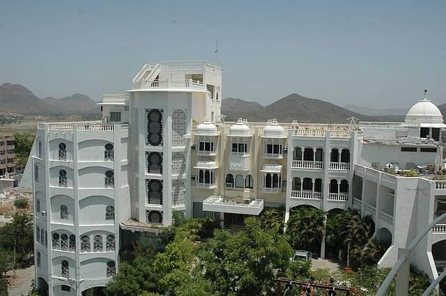 Hotel Hilltop Palace